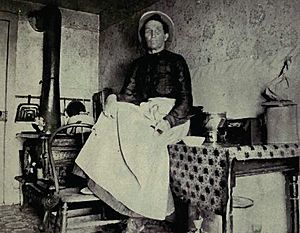 Calamity Jane in her kitchen 1901 (cropped)