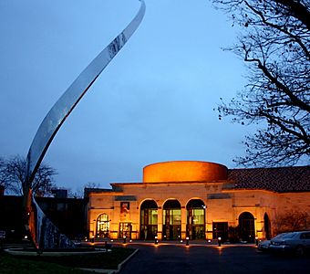 Dayton art institute exterior evening 2005.jpg