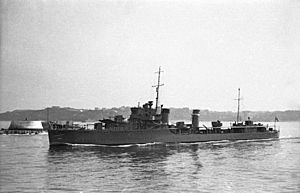HMS (H02) Exmouth in leaving the port of Bilbao in 1936.jpg