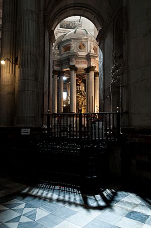 Inside of Cádiz Cathedral (7077360313)