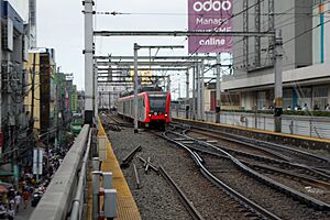 LRT-1 4th gen approaching Monumento station 02