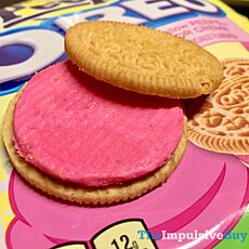 Limited Edition Peeps Oreo Cookies 4 (32619975810)