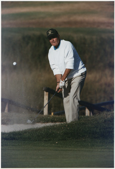 President Bush goes golfing at Cape Arundel Golf Course in Kennebunkport, Maine - NARA - 186397