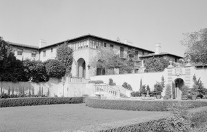 REAR CORNER - Harold Lloyd Estate, Beverly Hills, Los Angeles County, CA HABS CAL,19-BEVHI,2-5 (cropped)