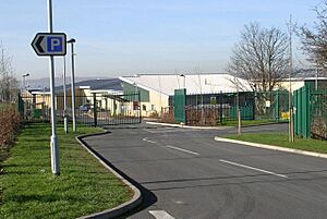 Rawdon Littlemoor Primary School - New Road Side - geograph.org.uk - 686840