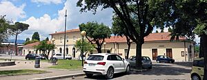 Stazione ferroviaria di Rieti - fabbricato viaggiatori dall'esterno (da dx) 01