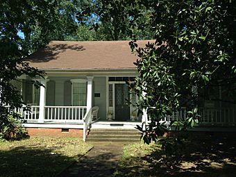 The Cedars (Clinton, Mississippi) front.jpg