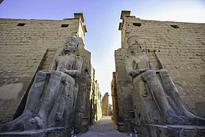 تمثال رمسيس الثانى - معبد الاقصر