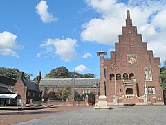 2012-10-07 14.27 Waalwijk, gemeentehuis RM521817 foto3