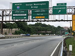 2020-07-07 17 43 59 View north along the local lanes of Interstate 95 (Bergen-Passaic Expressway) at Exit 71 (Englewood) on the border of Englewood and Leonia in Bergen County, New Jersey