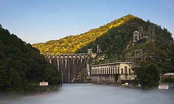 Cheoah Hydroelectric Dam Graham Co NC.jpg