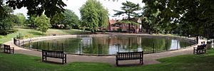 Cmglee Ipswich Christchurch Park round pond