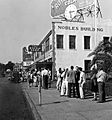 Crowds line up to see "Gone with the Wind" in Pensacola, Florida (1947)