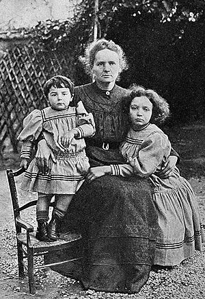 Eve, Marie, Irene Curie 1908
