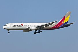 HL7514 B767-300 Asiana Airlines (7567040714)