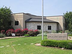 Kingsland, TX, Library IMG 1944