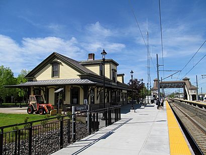 Kingston station from side platform, May 2017.JPG