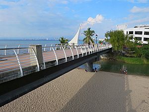 Malecon Promenade (16900575115)