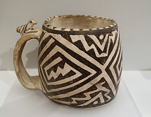 Mug, Anasazi (Ancestral Pueblo), Johnson Canyon, Colorado, c. 1100-1300 AD, ceramic - Native American collection - Peabody Museum, Harvard University - DSC06067
