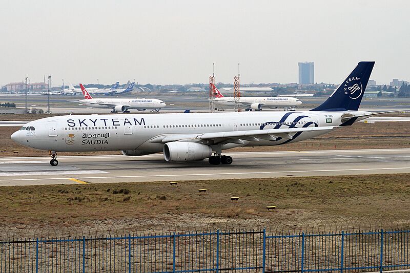 Saudia, HZ-AQL, Airbus A330-343 (31816399042)