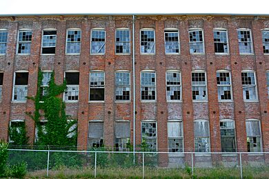 Stelhi Silk Mill Lanco broken windows