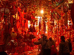 Greeting a new year with banging firecrackers-China Story