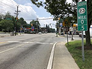 2018-07-17 11 28 14 View south along New Jersey State Route 23 (Pompton Avenue) at Linden Avenue in Verona Township, Essex County, New Jersey