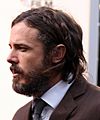 Casey Affleck on the Manchester by the Sea red carpet (30165304696) (cropped 2)