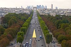 Champs-Elysées, vue de la Concorde à l'Etoile