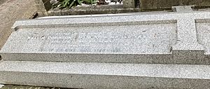 Family grave of William Dobinson Halliburton