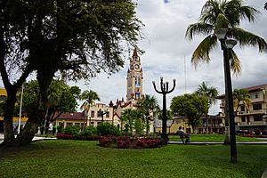 Iquitos-Plaza de Armas-Catedral