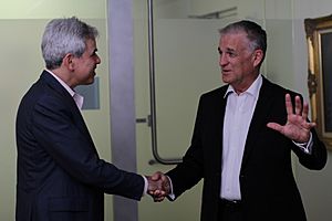 John Anderson Shaking Hands with Jonathan Haidt