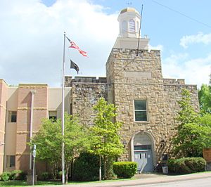 Menifee County courthouse in Frenchburg
