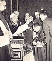Pio XII impone la berretta cardinalizia a Giuseppe Siri