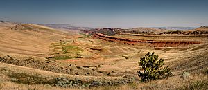 Red Canyon Road and Rim.jpg