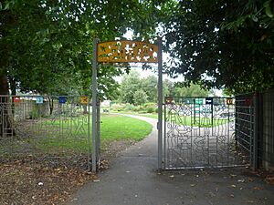 Sculptured entrance to Beaversfield Park in Hounslow - Geograph 2558082