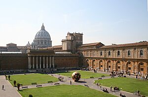 0 Cortile della Pigna - Vatican