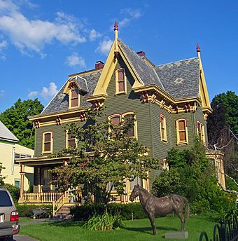 Front view and lawn of house at 184 Albany Avenue