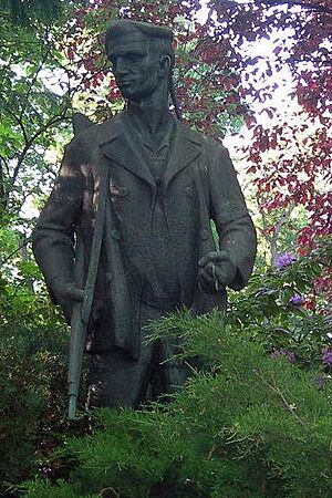 Berlin.revolution1918.statue