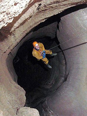 Descending a shaft in Notts Pot