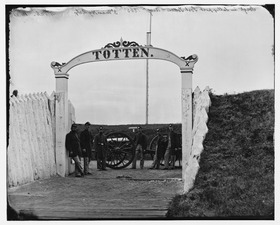 District of Columbia. Men and gun of 3d Massachusetts Heavy Artillery at ornamental gate of Fort Totten LOC cwpb.03648