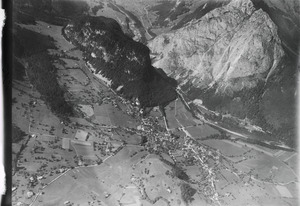 ETH-BIB-Wimmis, Burgfluh aus 800 m-Inlandflüge-LBS MH01-001215
