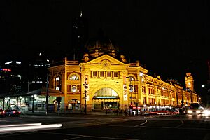 Flinders st station at night02