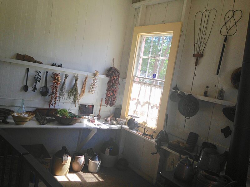 Leonis kitchen 2