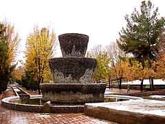 Park Bonyadi نمایی برفی و پاییزی از بوستان بنیادی قم