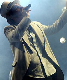 Serj Tankian en concert durant la tournée Elect the Dead