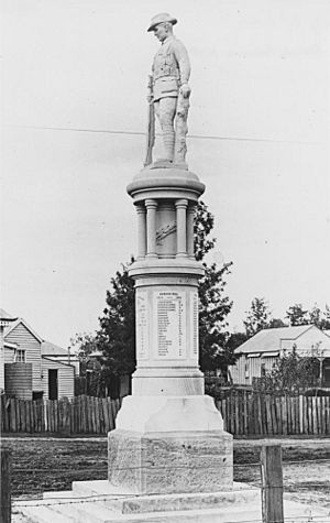 StateLibQld 2 72203 First World War memorial monument in Forest Hill