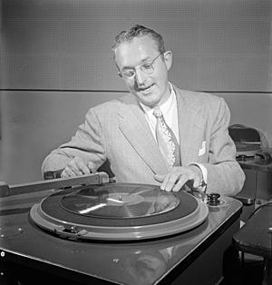 Tommy Dorsey, WMCA, New York, ca. Oct. 1947 (William P. Gottlieb 02111).jpg
