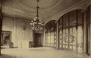 White House north entrance hall featuring Tiffany glass screen installed by Louis Comfort Tiffany - DPLA - 0cc563164343e34cffcb62570cf9fa7a (page 1) (cropped)