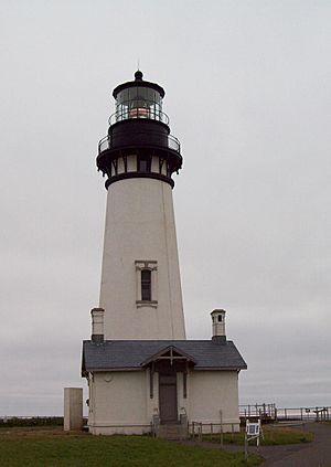 Yaquina Head Lighthouse Oregon 2010.jpg